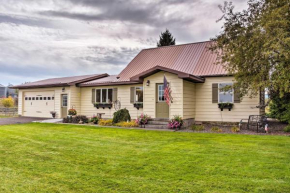 Farmhouse in Country Setting 5 Mi to Gravity Hill!